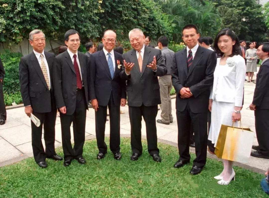  盖房：李嘉诚等人手里有农地近1亿方呎！有人建议：收回农地盖房