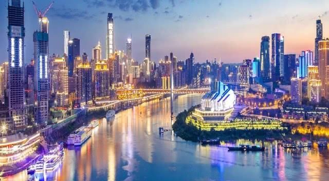 中国最爱讲方言的2座城市，基本不讲普通话，游客：我太难了