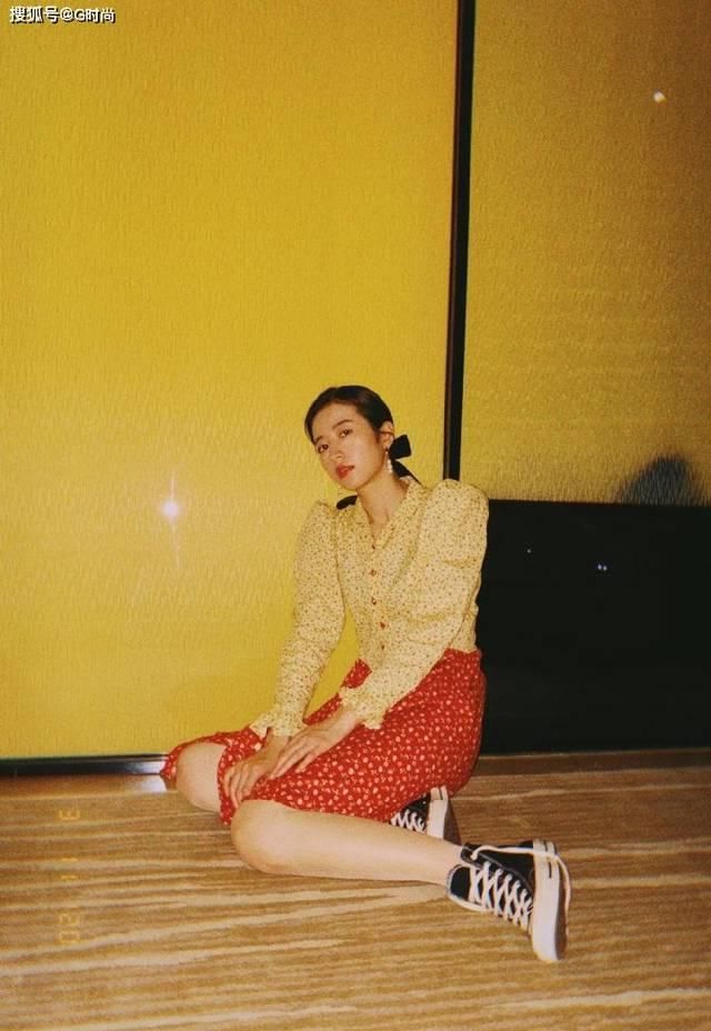 『身穿』选条清新的碎花连衣裙 优雅又有女人味 小仙女范十足