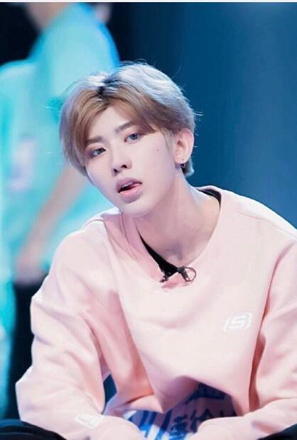 蔡徐坤合约案再开庭,到底要折磨这个19岁的少