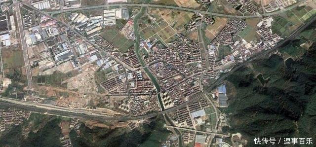  『高铁』浙江杭州富阳区一个大镇，入选全国千强镇，毗邻富阳高铁站