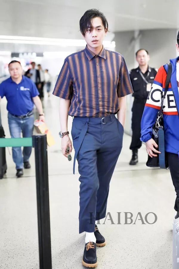 瘦回巅峰的赵薇年轻10岁!白百何这脸是怎么了?【海报街拍】