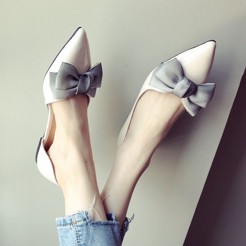 女人别老穿高跟鞋了，先时兴“平底鞋”舒适不臭脚，行走0负担