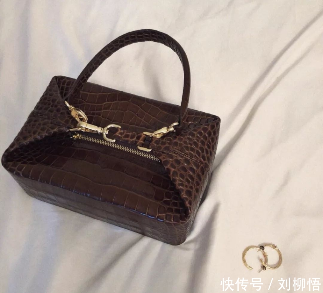 设计师■Rejina Pyo 用艺术阐述时装、年龄与女性
