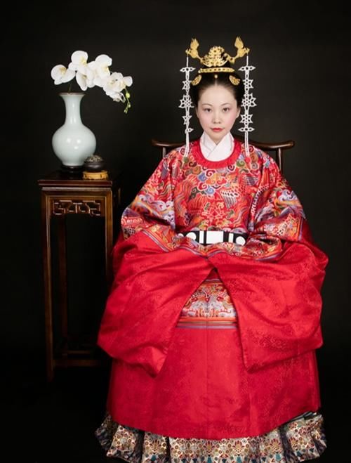 婚礼可以简约,但婚服一定要会穿,这些花嫁款汉