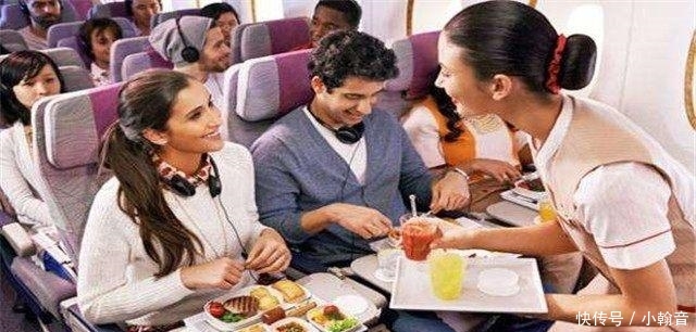  #猫腻#为什么飞机乘务员会不停给乘客送吃的? 有何深意? 看完明