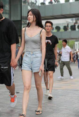 街拍：大街上的美女争芳斗艳，一起来看看！