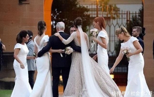 80岁富豪娶得20岁性感娇妻，每月给60万的零花钱,这才是嫁给爱情