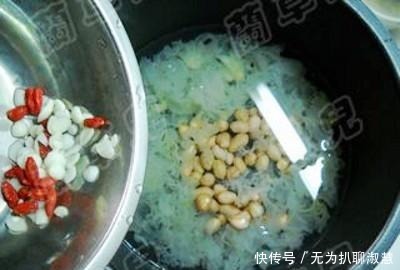 『银耳羹』它和银耳是黄金搭档,时常来一碗,皮肤白嫩,10张面膜也不如它