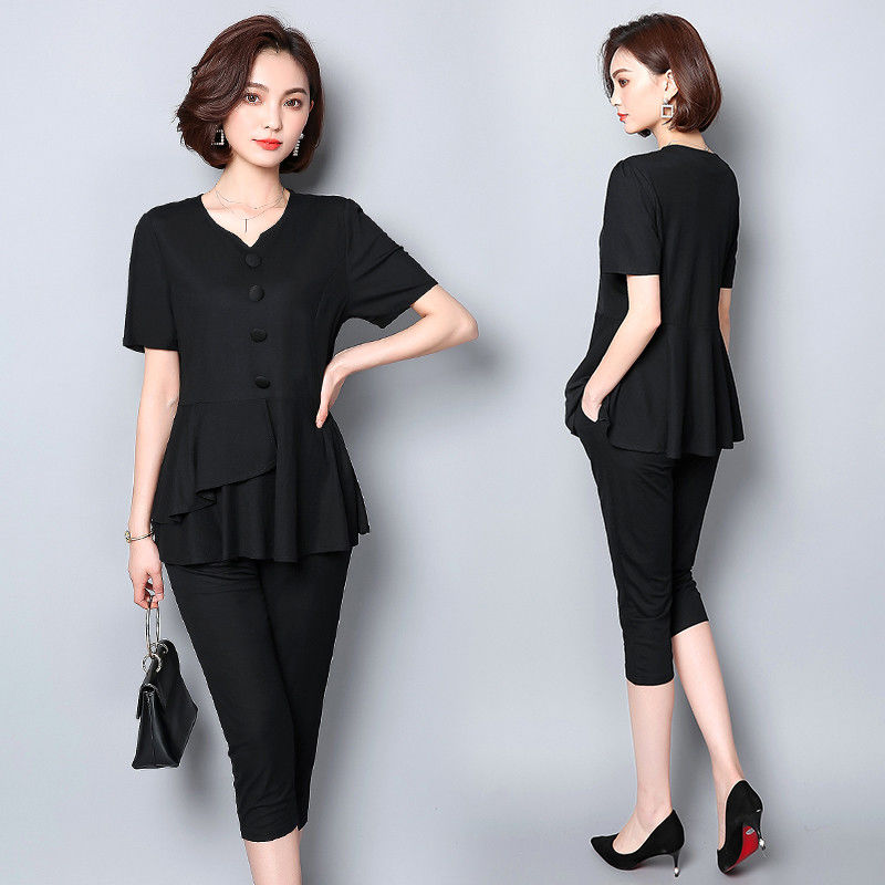 还穿连衣裙?太土了!50岁老婆上班,穿时髦套装+高跟,美绝了