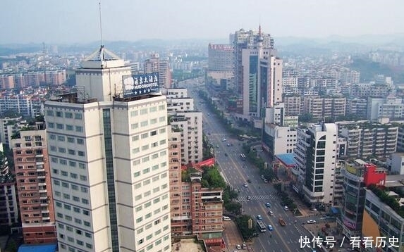 这座城市曾经是四川第三大城市，车牌川C，如今没落进不了前十！