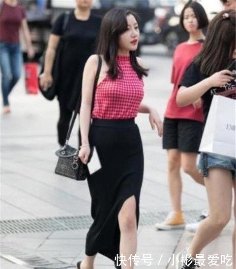 性感|时尚街拍:紧致身材的小姐姐,性感而不失甜美