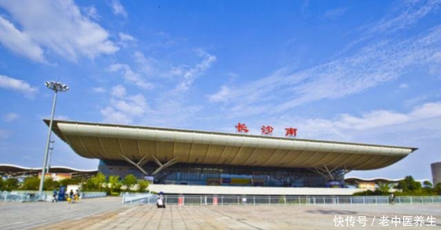 中国高铁最方便的六座城市，有个地级市是黑马！