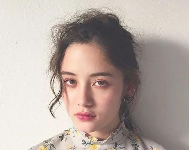 「女生」脸上有这4个特点的女生,是今年最受欢迎的长相!!!