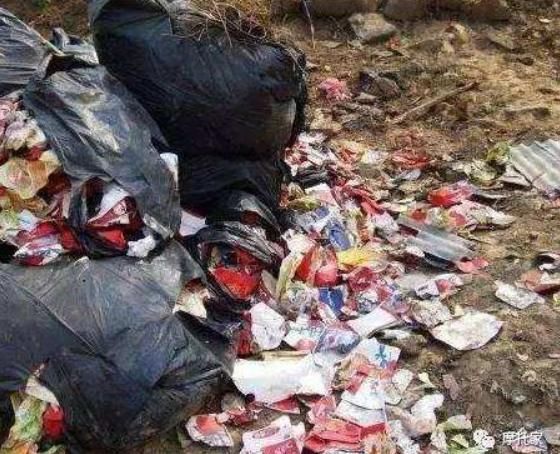 去西藏旅游路上最常见的两种垃圾，让人看上去非常尴尬