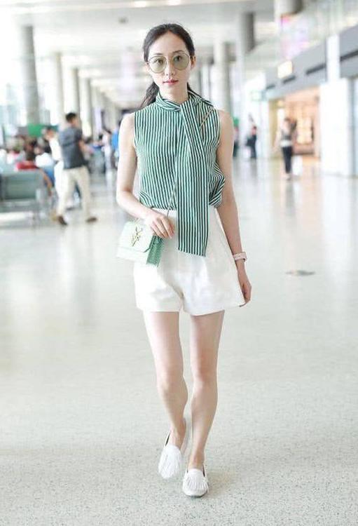 当董洁和韩雪同穿绿色衬衫的那一刻，我才见识到什么叫清新脱俗