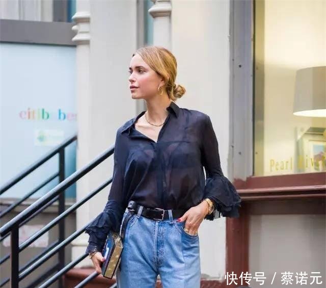 『技巧』不论年纪多大的女人,学会这四个单品搭配技巧,秒变行走的衣架