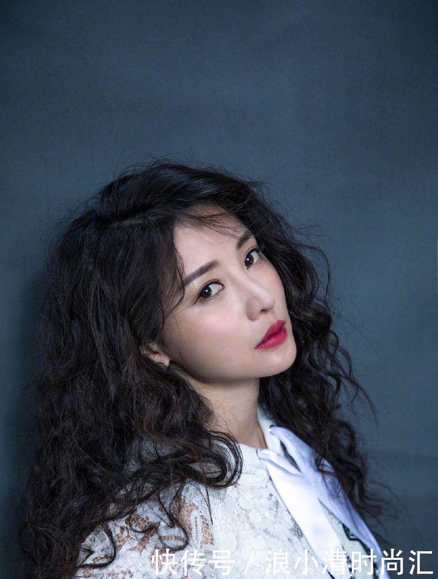 柳岩发自拍称“独自过七夕”,爆炸头配烈焰红唇,够性感!