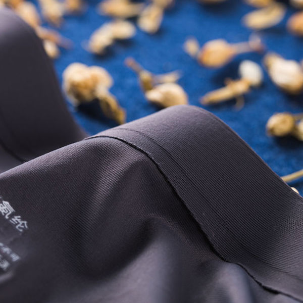 过时的三角裤赶紧扔了吧!今年流行“无角呼吸裤”，简直让人着迷