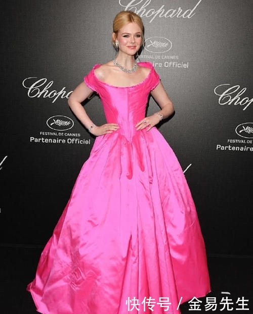 『女人』女人到了四十,要少穿这4种“老龄”色,多穿另外4色才真显高级