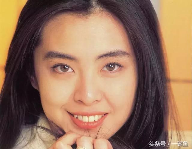 王祖贤从不修眉，邱淑贞最爱大红唇……被火爆抖音复古港风妆惊艳