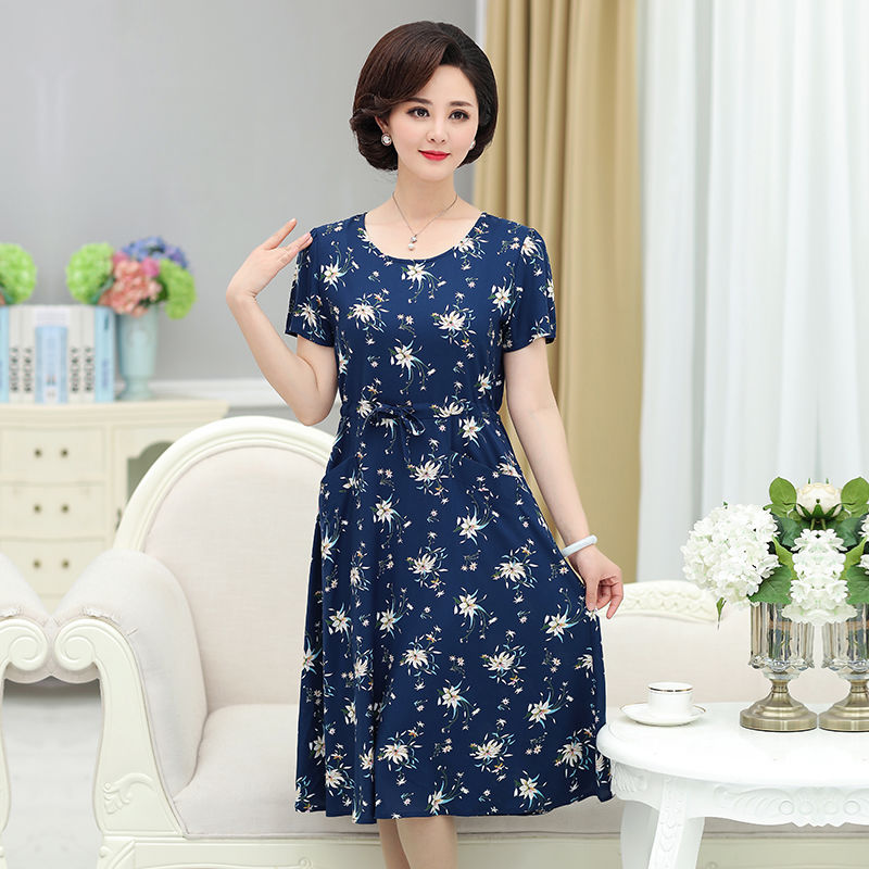 身材好的妈妈都这么穿，大气温婉，美如玉