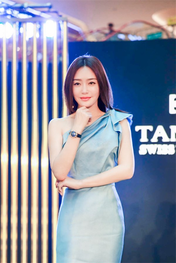 秦岚＂芯＂动长沙，出席瑞士天珺表＂月桂女神＂系列首发会
