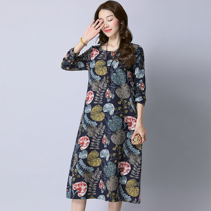 腿粗的女人尽量别穿打底裤，学她们这样穿长裙，漂亮到飞起来