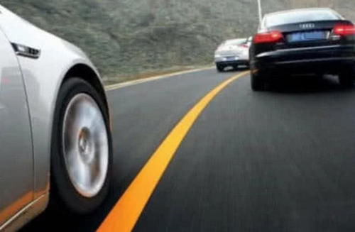  车尾：“超车看车头，会车看车尾”是什么意思？交警：谁给你勇