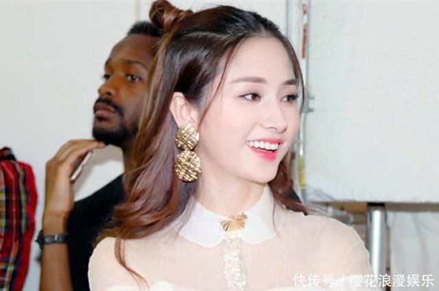 中俄混血女星蓝燕近照，穿紧身裙的腿又白又长，身材好的让人嫉妒