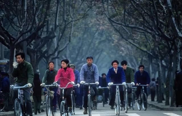 一个美国人往返中国37年，拍下无数消失的景象，数万网友感动致谢