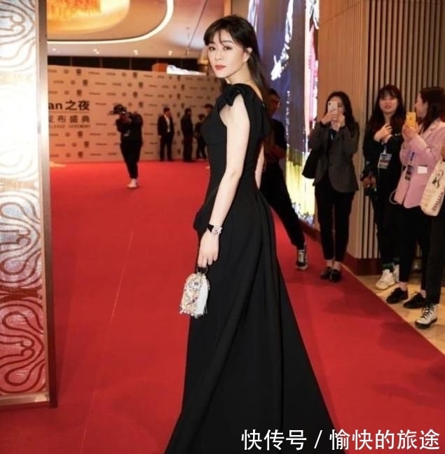 「 田海蓉惊艳到」今一袭黑裙秀身材绝了,我一女生看了都爱!,她曾苦恋陆毅4年无果