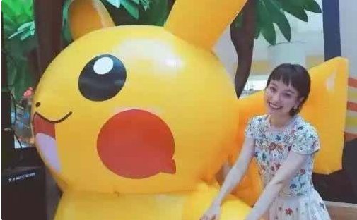 同样是衣品逆袭女王，吴昕撞衫赵丽颖，网友:一个甜美一个傻大妞?