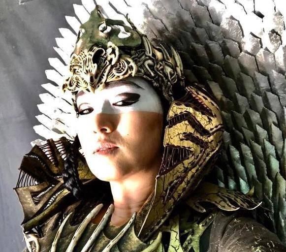  『当之无愧』巩俐拍戏不在意番位，系大咖却演女配，和刘亦菲对打气势强