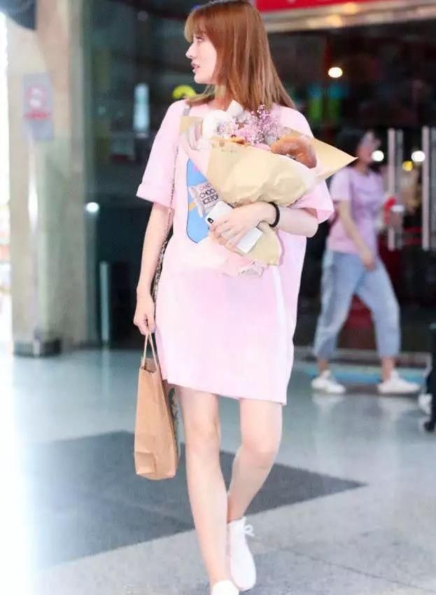 徐璐这是换发型吗?网友:这是换脸啊!新发色好美，一秒嫩回18岁