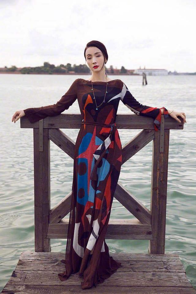 陶虹远赴威尼斯,46岁的衣服穿出初恋感,难怪徐峥爱她十年如一日