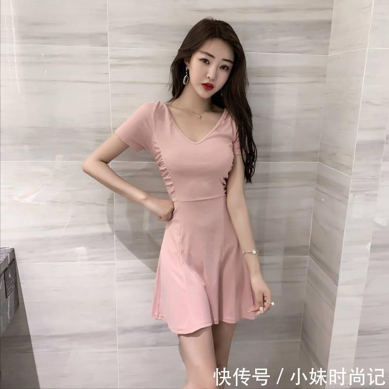 『美女』时尚美女为啥钟爱粉色? 掌握好搭配技巧, 普通女生也可以很帅