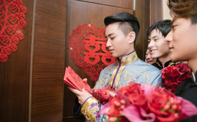 新郎给女方20万彩礼,接新娘时坐地起价,新郎带