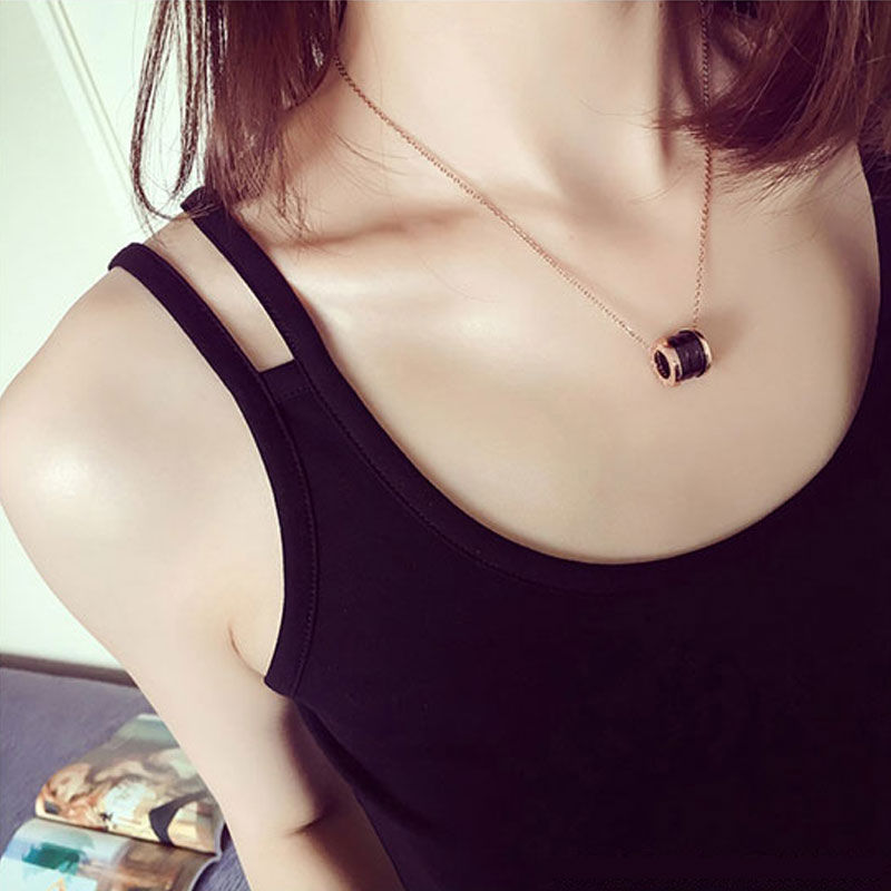 黑丝袜什么的都扔了吧!有这吊带衫就足够，若隐若现贼迷人