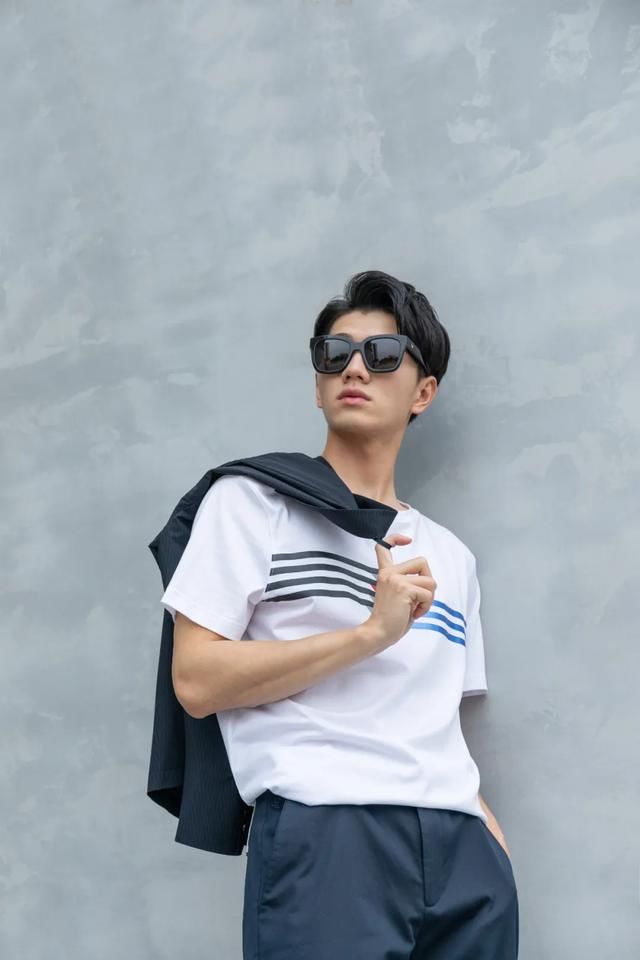  #春夏#据说精致的男人，都知道如何在春夏解锁「法式优雅」