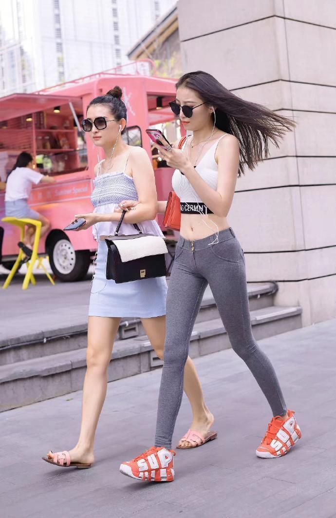 蜜臀裤真的已经成为了小姐姐的最爱，真的是凹凸必现!