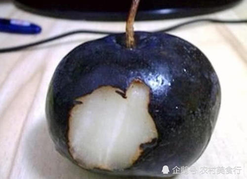 西藏山上才有的的黑苹果，过去农村娃不爱吃，如今一个卖80元