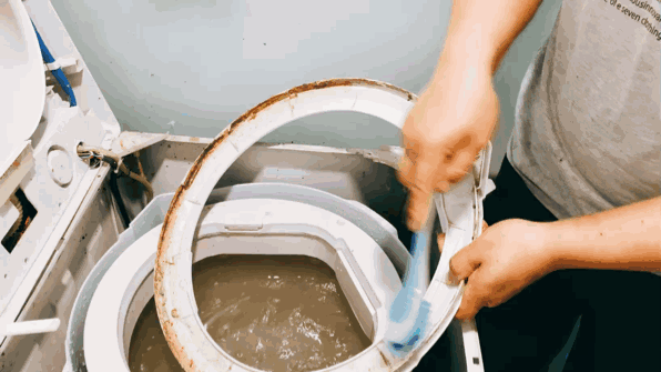  #洗衣服#你一直在「污水」里洗衣服！家用洗衣机有多脏，我们拆开给你看