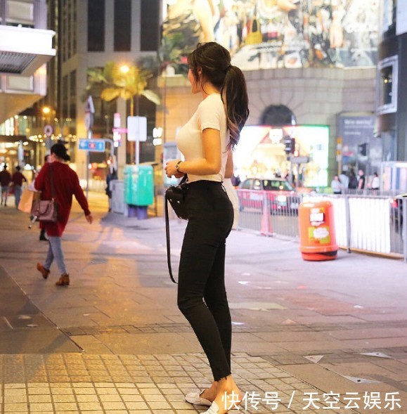『 美女』你打几分？，这个美女的笑容和身材
