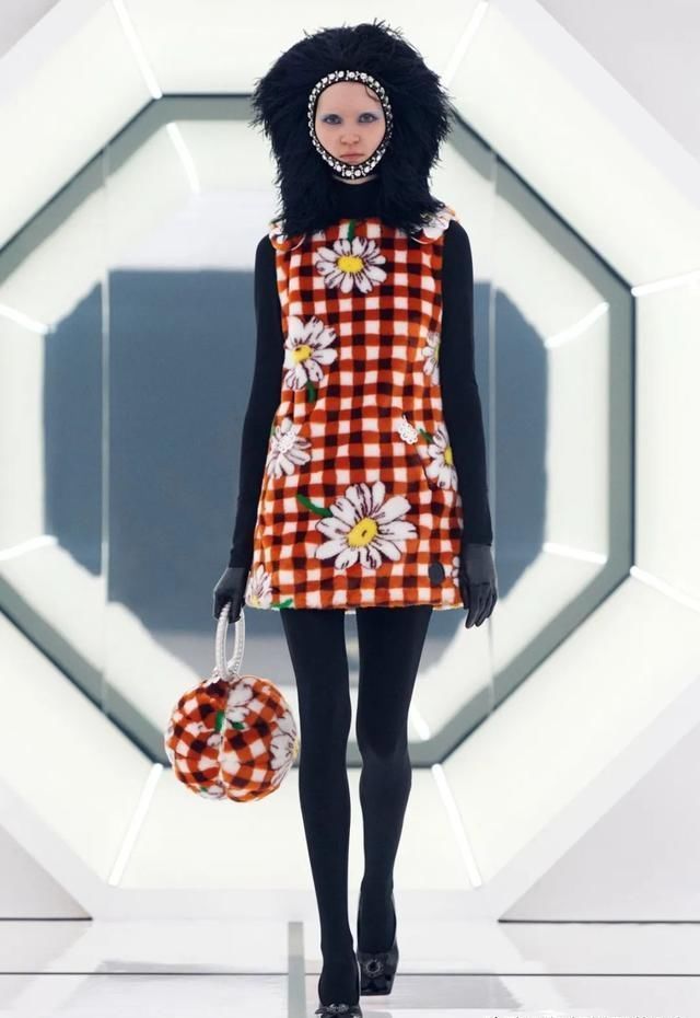 设计师@2020秋冬 Genius 系列：多个天才设计师的合作系列，MONCLER