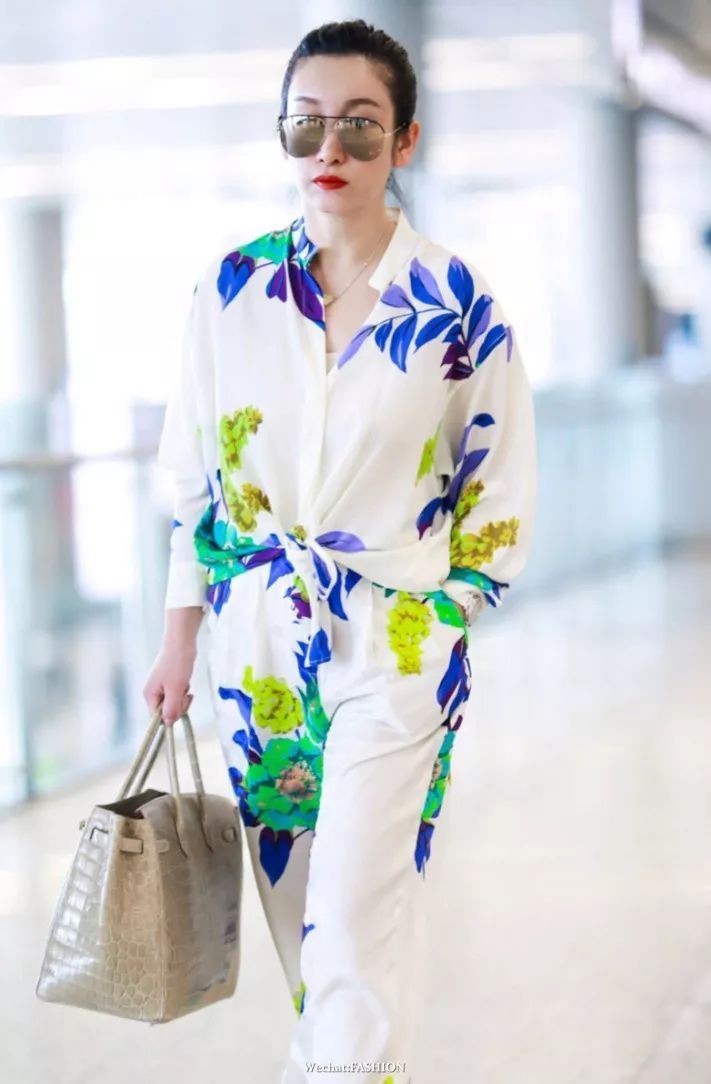 明星 | 孟美岐机场大玩“下半身失踪” 韩雪太会穿献上我的膝盖