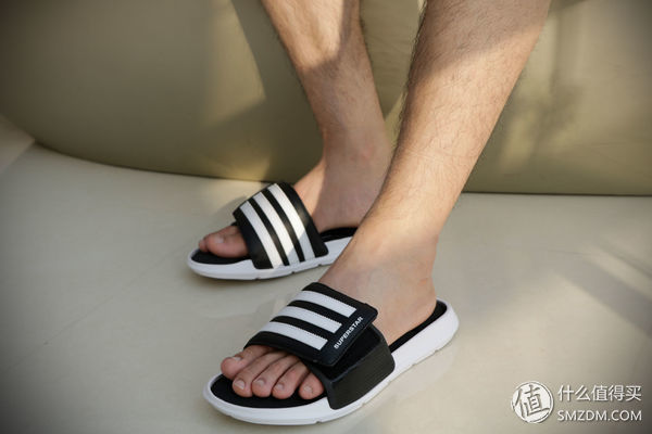 马克实测 篇一:11双澡堂拖鞋大测评!谁说不能下水的拖鞋就不是好