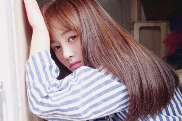 鞠婧祎长得悦目，无论怎样穿都很美丽！