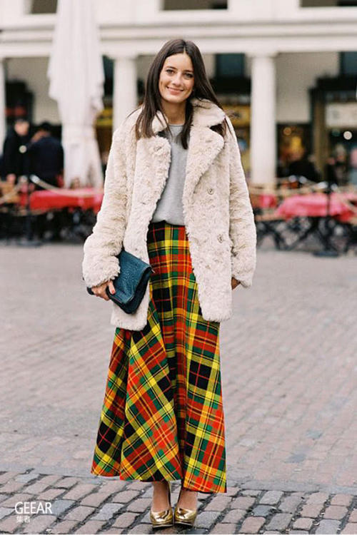 让时尚达人教你把格子裙怎样穿出经典时髦感!