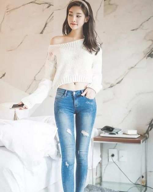 「 线条」满足了美女对腿部线条美感的需求，美不容忽视！，秋季紧身牛仔裤